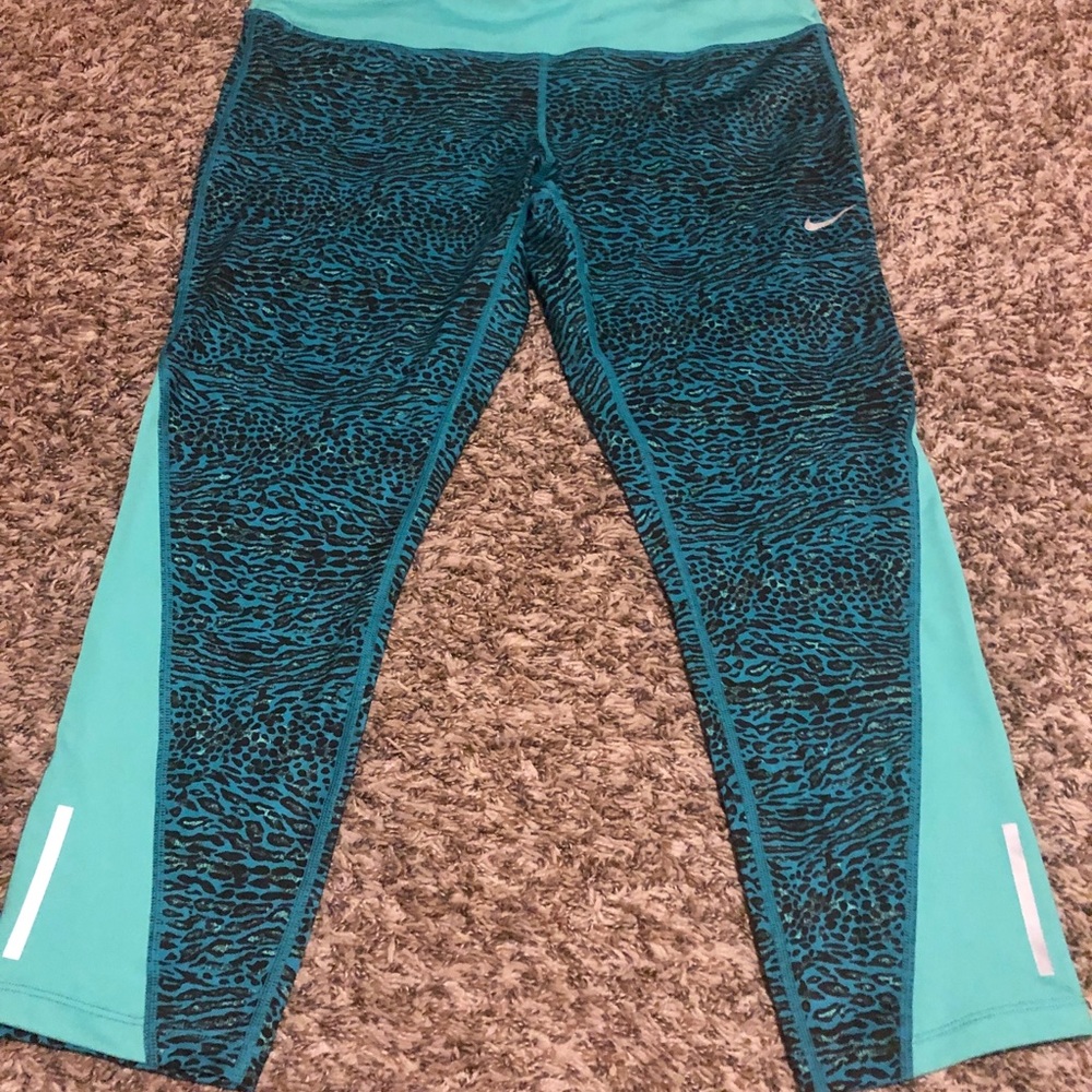 NWT LADIES NIKE XL DRI-FIT CAPRI